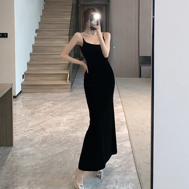 Women's French Retro Black Velvet Slip Dress Slim Fit Bodycon Long Dress for Fall Winter - Image 2