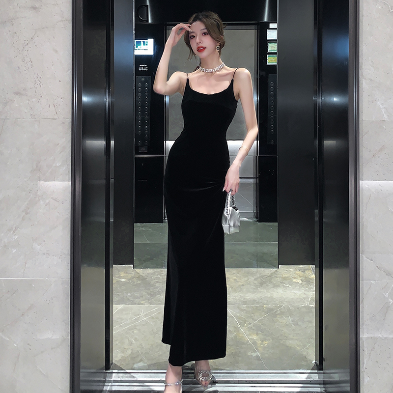 Women's French Retro Black Velvet Slip Dress Slim Fit Bodycon Long Dress for Fall Winter - Image 4