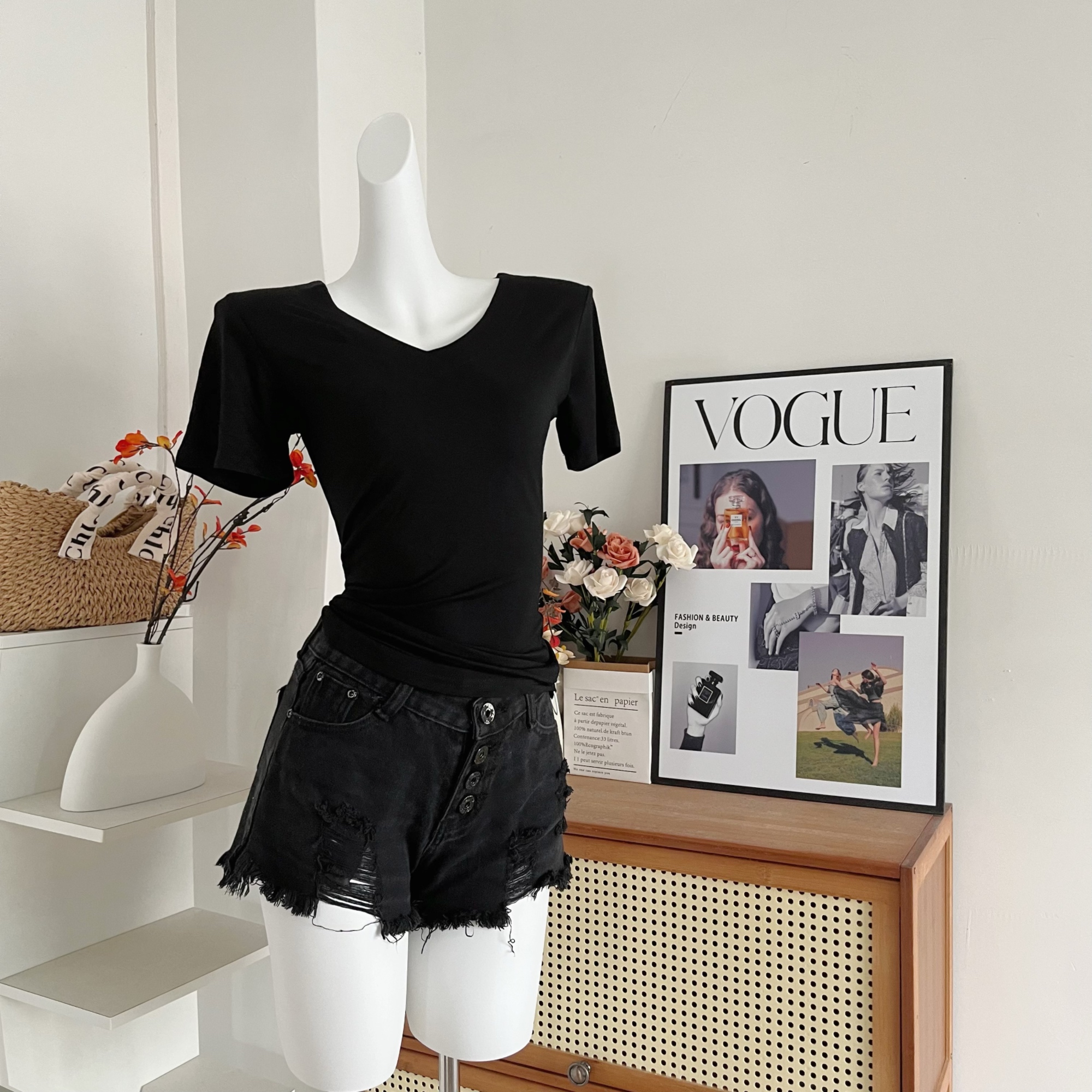 YOLO SHOP White V-Neck Short Sleeve Women's Summer T-Shirt - Image 3