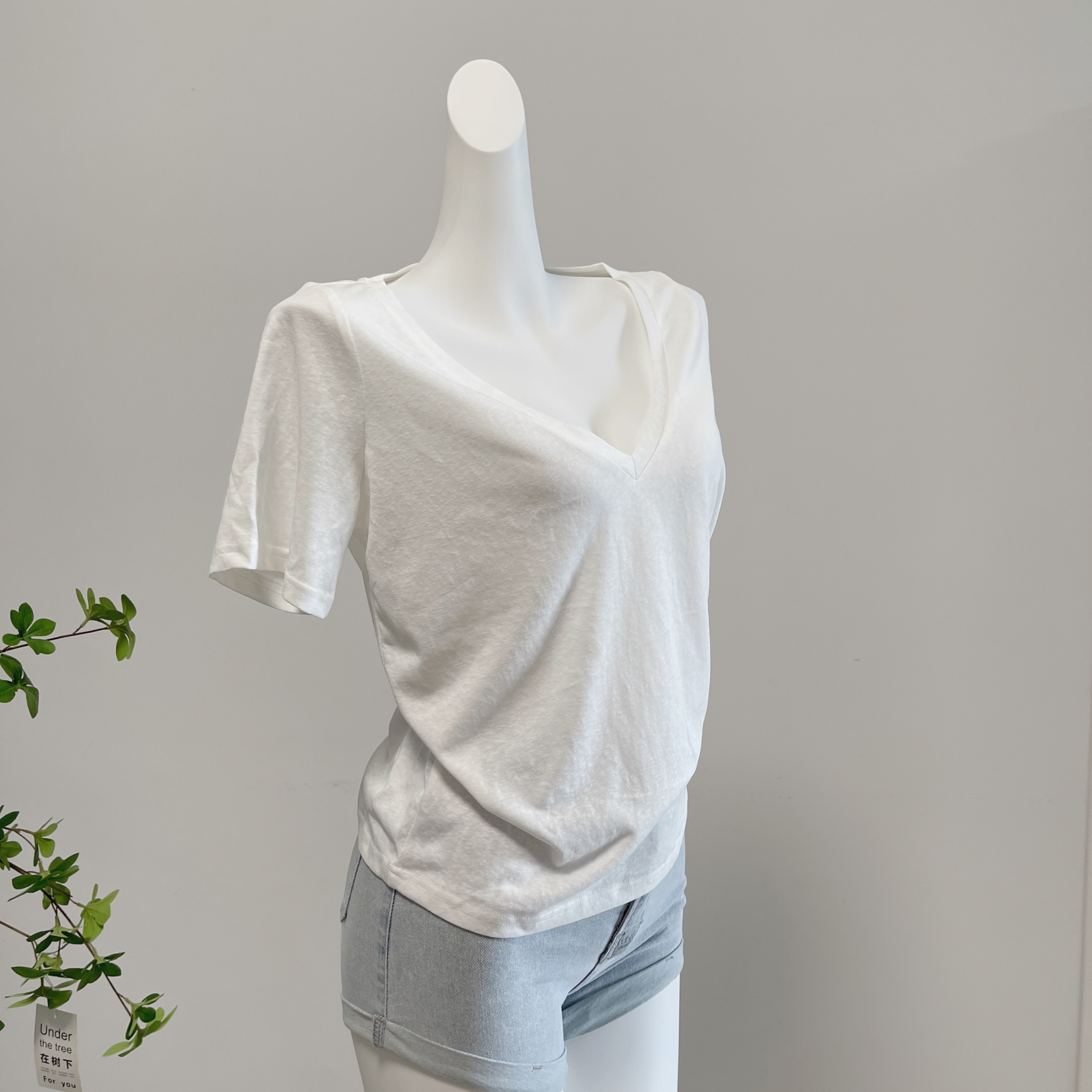 CHU Xiaochu Breeze Tee Summer Fabric Large Neckline Slimming Lightweight Cool T-Shirt - Image 3