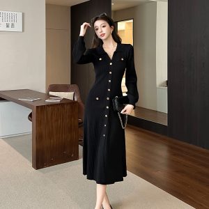 2025 Autumn Winter Retro V-Neck Black Knit Dress French Hepburn Style Waist-Fitted Slim Mid-Long Women Dress