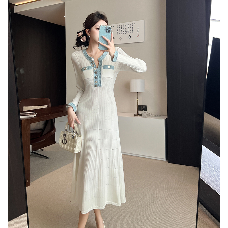 2025 Fall Winter New Small Fragrance Style Denim Spliced Round Neck Metal Button Long Sleeve Knit Dress with Waist